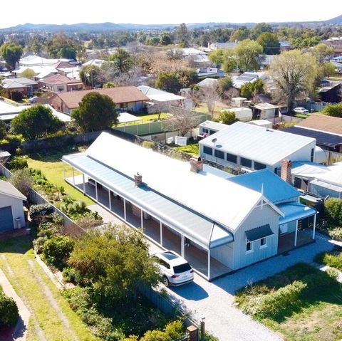 THE GABLES MUDGEE - Cruises Travel 0