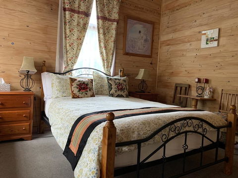The Goat And Goose Bed & Breakfast - Tourism Guide 3