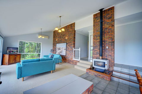 The Hillside House - Travel Search 2
