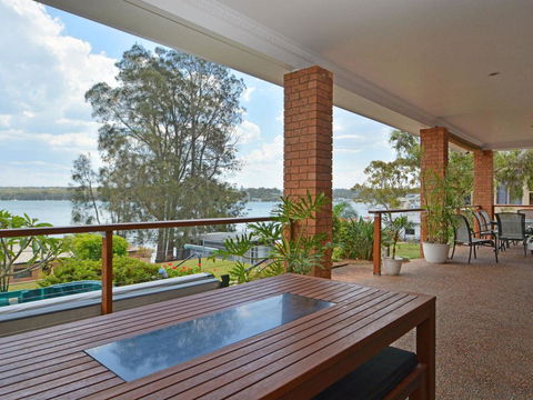 The House On The Lake @ Fishing Point, Lake Macquarie - Honestly Put The Line In And Catch Fish - Travel Agents 0