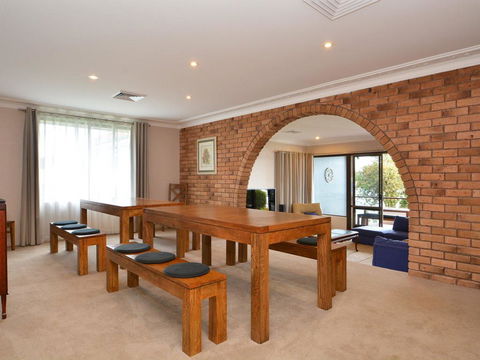 The House On The Lake @ Fishing Point, Lake Macquarie - Honestly Put The Line In And Catch Fish - Travel Agents 2