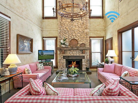 The Lodge @ Linden Hall - Travel Agents 0