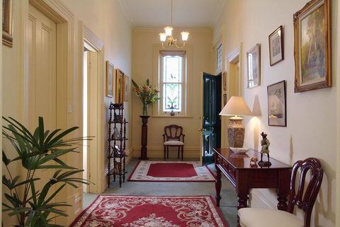 The Lodge Country House - Cruises Travel 2