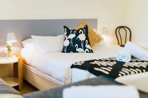 The Med Crescent Head - Travel Agents 2