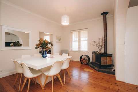 The Mudgee Merlot Gate Guesthouse - Cruises Travel 3