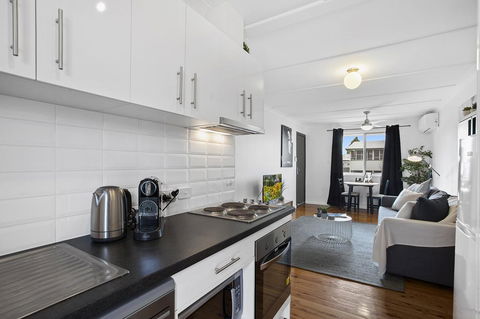 The Neo Stylish Central Apartment With Aircon Courtyard And Netflix - Cruises Travel 2