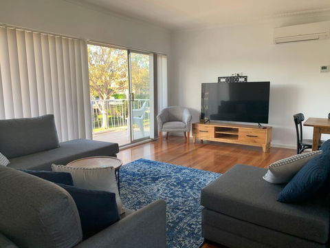 The Norburn', 3 Norburn Avenue - Aircon, Boat Parking, Close To Water & Clubs - Cruises Travel 3