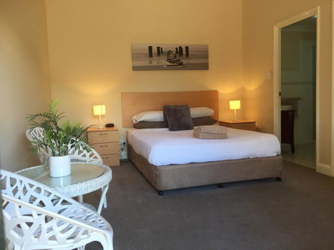 The Nosh & Nod - Howick Street - Cruises Travel 0