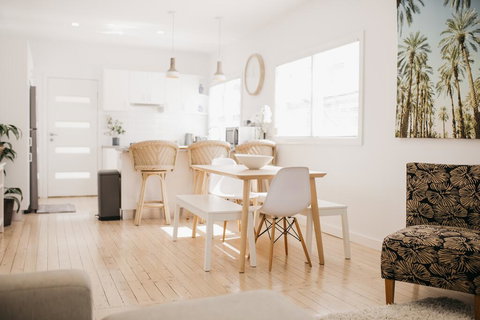 The Palms - Stylish, Modern And Cute As A Button - Travel Agents 0