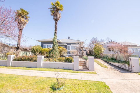 The Palms - Stylish, Modern And Cute As A Button - Travel Agents 1