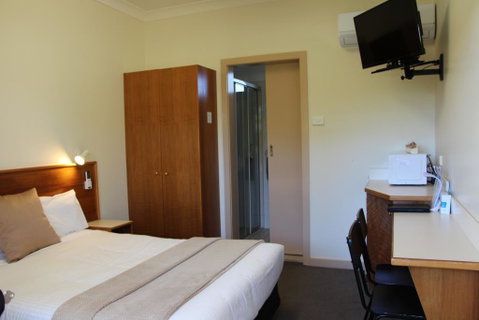 The Pioneer Way Motel - Tourism Guide 1