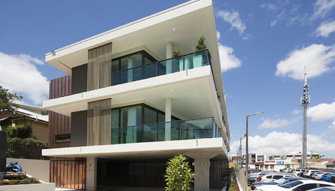 The Princess Bride - Executive 3BR Bulimba Apartment With Balcony In Central Location - Travel Agents 3