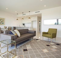 The Princess Bride - Executive 3BR Bulimba Apartment with Balcony in Central Location - Tourism Guide