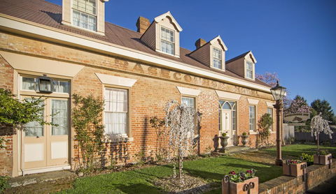 The Racecourse Inn - Tourism Guide 0