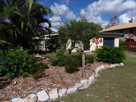 The Red Piranha - Rainbow Beach, Close To Everything, Air Con And Pet Friendly - Tourism Guide 0