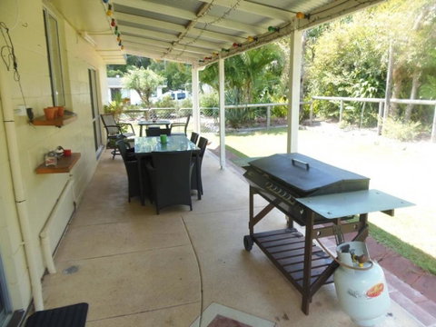 The Red Piranha - Rainbow Beach, Close To Everything, Air Con And Pet Friendly - Tourism Guide 3