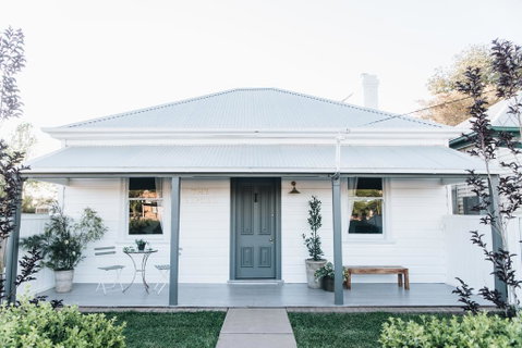 The Repose - Boutique Cottage - Tourism Guide 0