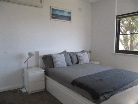The Somerton Beach Retreat - Tourism Guide 2