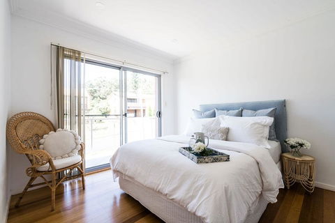 The Summer House - Travel Agents 2