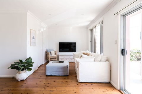 The Summer House - Travel Agents 1