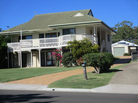 The Sun And The Sea In Hervey Bay - Travel Search 0