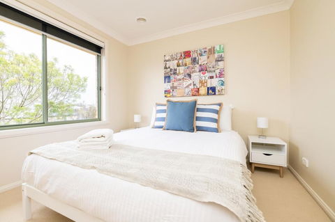 The Tinnock Entertainer Large & Comfy + Wifi - Cruises Travel 2