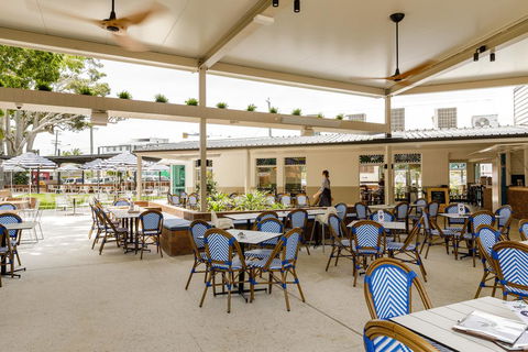 The Waterloo Bay Hotel - Tourism Guide 2