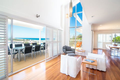 The White House - Central Coolum With Spectacular Ocean Views And WiFi - Travel Search 0