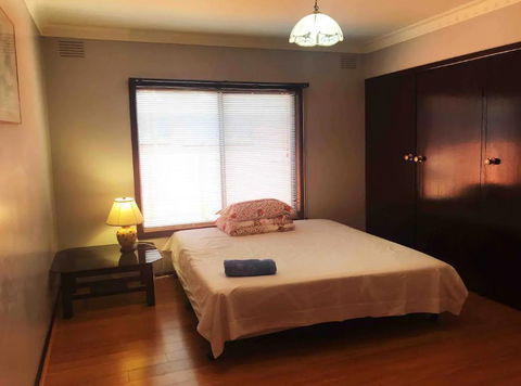 Thomastown Antique House Room 1 - Travel Search 0