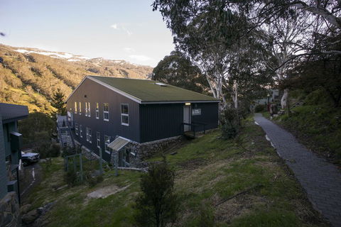 Thredbo YHA - Cruises Travel 0