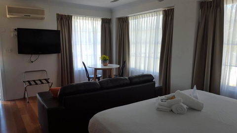Timbertown Resort And Motel - Cruises Travel 2