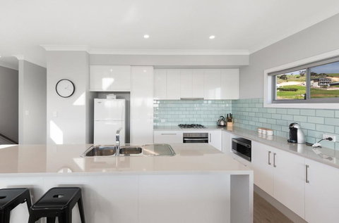 Time Away - 50 Turnberry Drive - Travel Agents 2