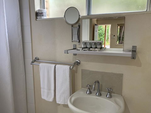 Tin Can Bay Motel - Travel Search 2