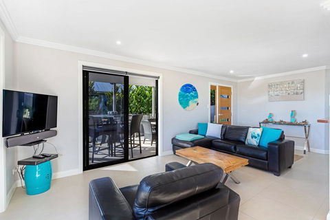 Tomaree Road, 16 - Travel Agents 0