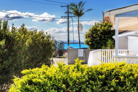 Tomaree Road, 16 - Travel Agents 1