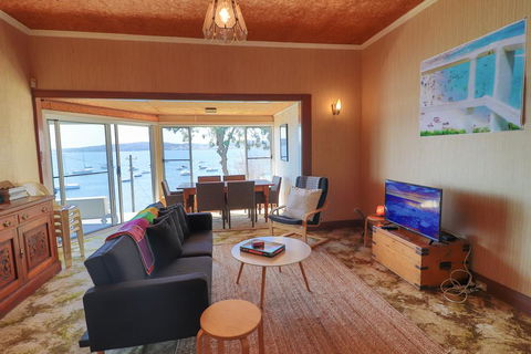 Tommy's Lakehouse - Travel Search 2