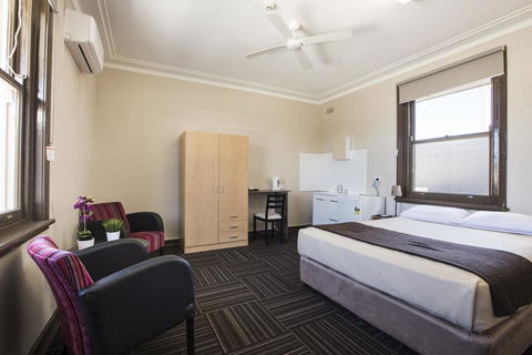 Toongabbie Hotel - Cruises Travel 2