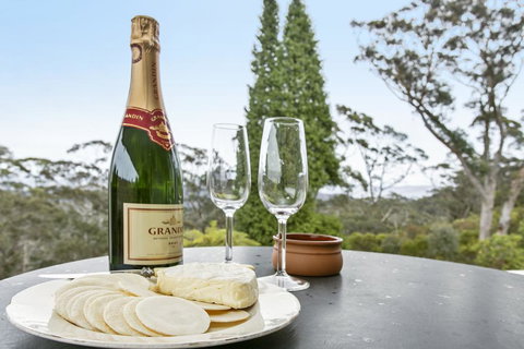 Toria Views - Travel Search 1