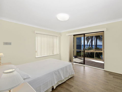 Toukley Waterfront House - Travel Search 1