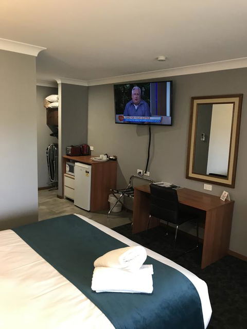 Town & Country Motor Inn - Cruises Travel 1