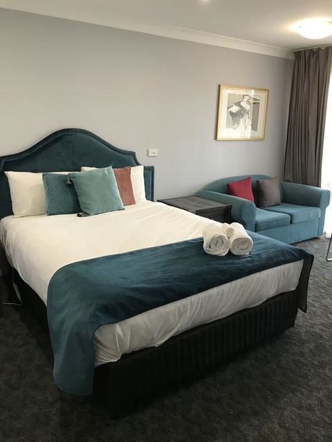 Town & Country Motor Inn - Cruises Travel 0
