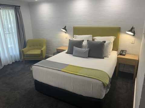 Town Square Motel - Cruises Travel 1