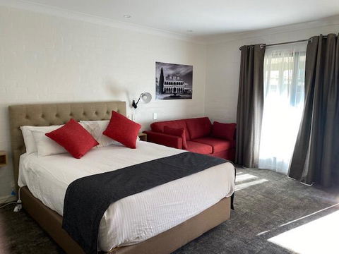 Town Square Motel - Cruises Travel 2