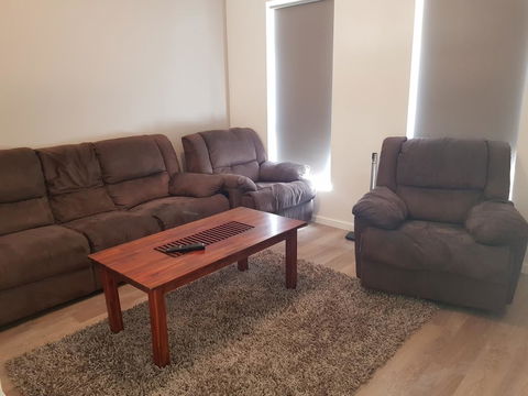 Towncrackers Guest House - Cruises Travel 3