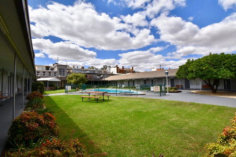 Townhouse Motel Cowra - Cruises Travel 2