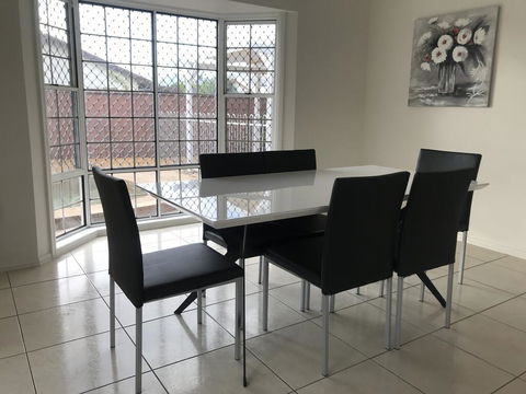 Townsville Wistaria Spacious Home - Travel Search 2