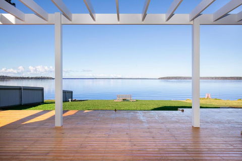 Tranquility Absolute Waterfront - Pet Friendly - 10 Mins To Hyams Beach - Cruises Travel 0