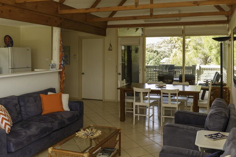 Tranquillity On Riverview - 33 Riverview Drive - Travel Agents 2