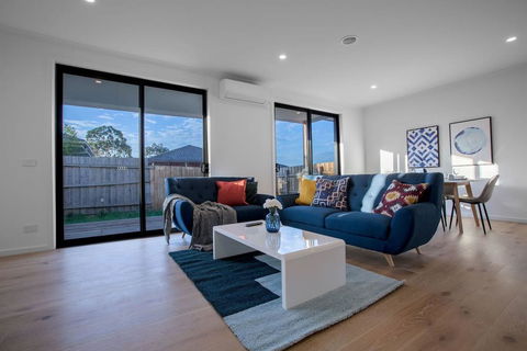 Trendy Sweet Home 4Beds@Blackburn South - Cruises Travel 2