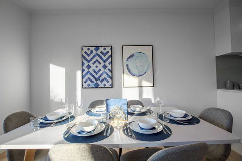 Trendy Sweet Home 4Beds@Blackburn South - Cruises Travel 1